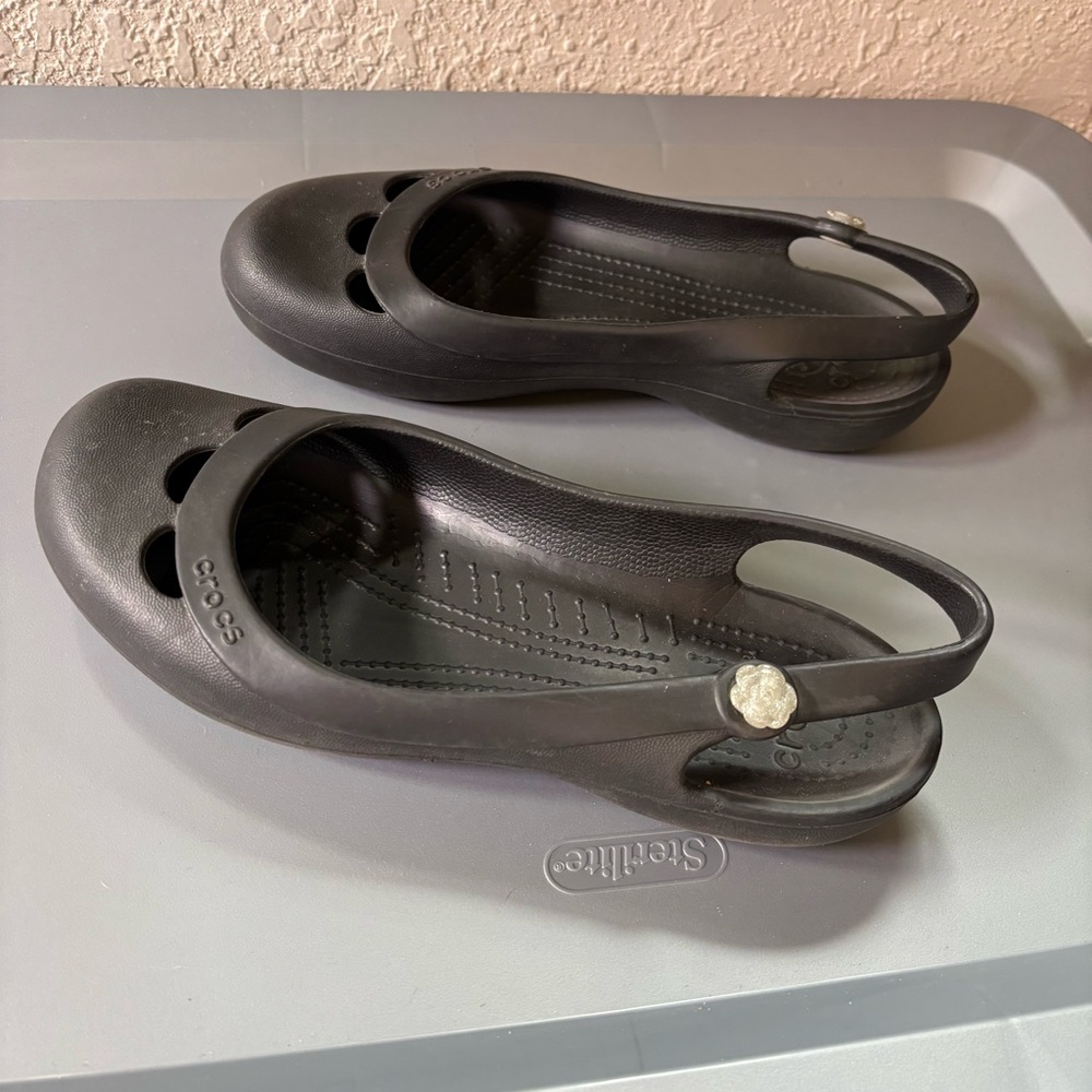 Crocs Women’s Size 9 Jayna Slingback Slip On Flat Shoes Black Cutout Flats - Picture 5 of 7